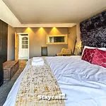 Beautiful Detached Villa - Jacuzzi Bath - Parking